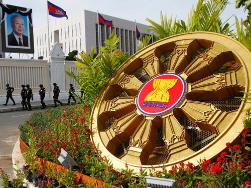 Vietnam aporta activamente a XXI Cumbre de ASEAN  - ảnh 1